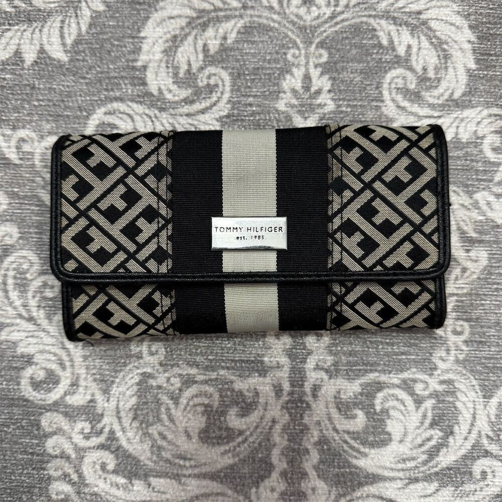 Tommy Hilfiger Women's Multicolor Zip-Around Wallet Logo Accents